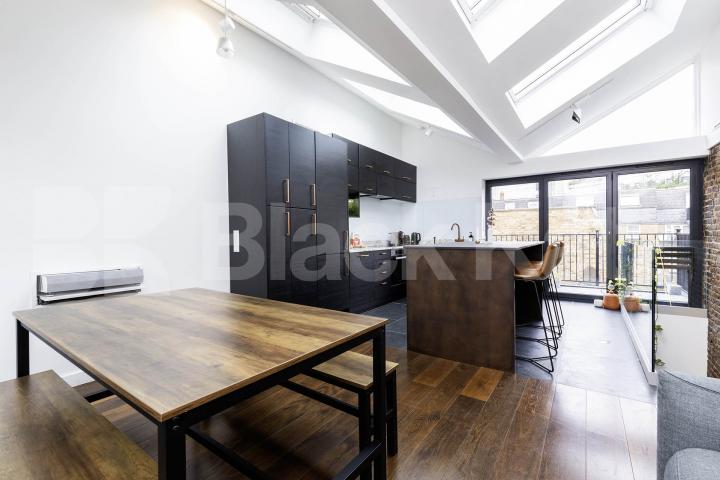 Spacious 4 bed 2 bath set in a period conversion close to Euston St  Drummond Street, Camden / Euston